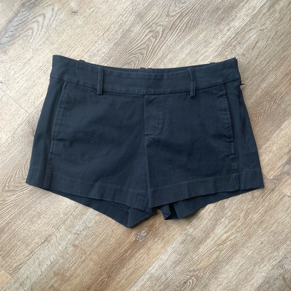 Lilly Pulitzer Tailored Black Shorts Size 8 | Mid Rise Classic Fit Y2K - Picture 1 of 6